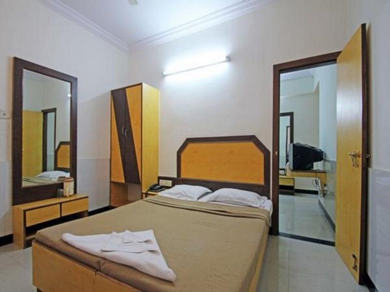 Oyo Hotel Ganga Sagar Near Sri Someshwara Swami Temple Bangalore Eksteriør billede